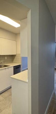 1 Bedroom 1 Bathroom Near Downtown, English Bay Sunset Beach Vancouver - Photo 1