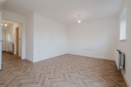 4 bedroom semi-detached house to rent - Photo 2