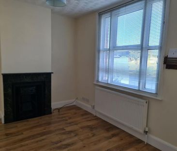 2 bedroom semi-detached house to rent - Photo 5