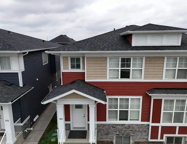 3 Bedroom Duplex in Redstone NE! — 3 Bedrooms Duplex - Photo 1