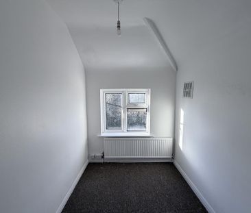 4 bedroom semi-detached house to rent - Photo 4