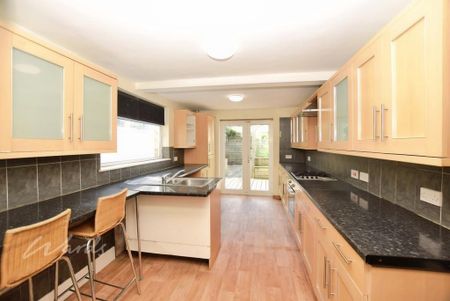 3 bedroom terraced house to rent - Photo 5