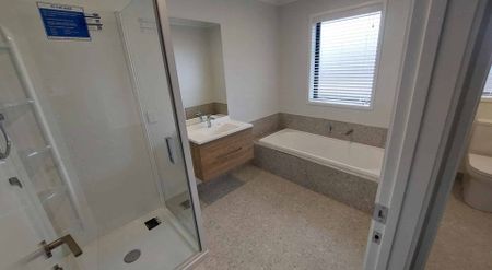 Stylish new townhouse - Photo 5