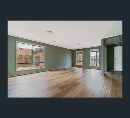 10 Shannon Place, Langwarrin, Vic 3910 - Photo 1
