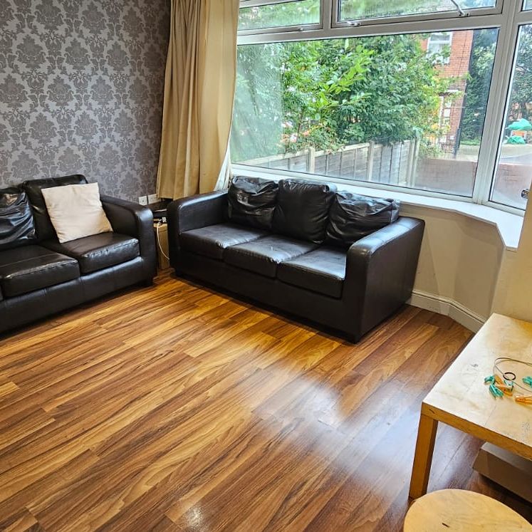 6 Bed - 16 Ash Crescent, Headingley, Leeds - LS6 3LE - Student - Photo 1