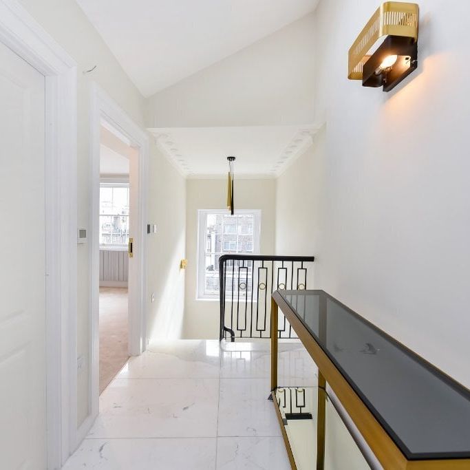 4 bedroom terraced house with 4 receptions and 2 bathrooms in Hyde Park, W2 - Photo 1