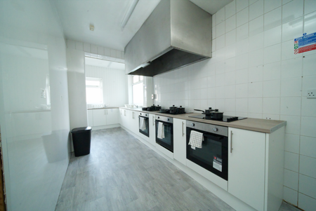 1 bedroom in a house share to rent - Photo 5