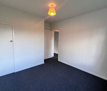 Newly renovated 3-bedroom, 2-Living room available - Photo 6