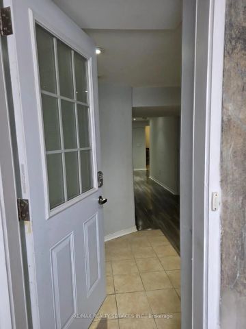 24 Vivians Crescent #BASEMENT - Photo 3