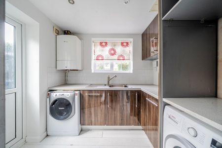 5 bedroom detached house to rent - Photo 3