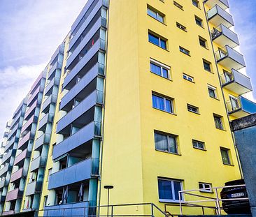 Perfekt für Familien: Geräumige 4 Zimmer Wohnung mit zwei Balkonen und Garage - Photo 1