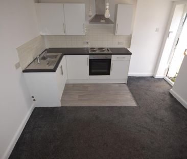 1 bedroom ground floor flat to rent - Photo 4