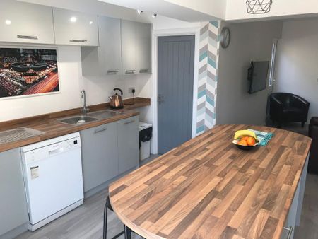 1 bedroom in a house share to rent - Photo 4