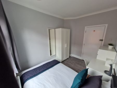 6 Bed Semi-Detached House, Wilton Avenue, SO15 - Photo 4