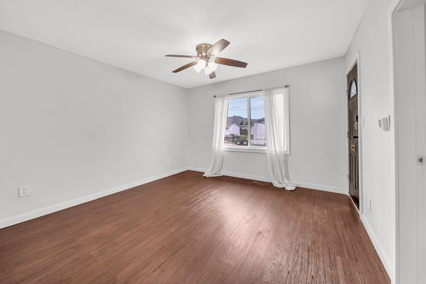 Upper Suite for Rent – Available Now! Port Alberni - Photo 1