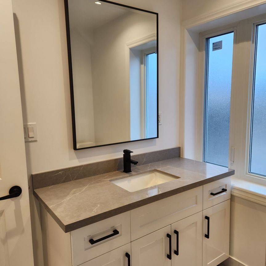 For Lease - 341 Lawrence Avenue, Toronto, Ontario - Photo 1