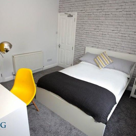 1 bedroom in a house share to rent - Photo 1