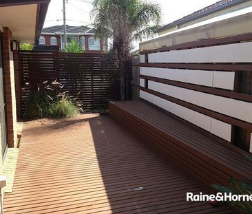 Classic 4Br Family Home in Seabrook! - Photo 4