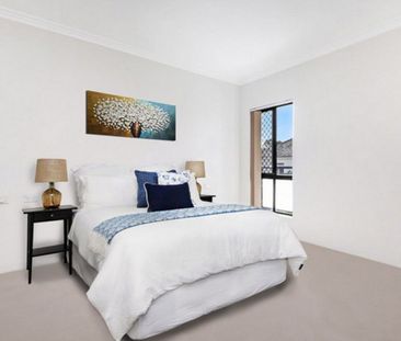 Stunning Two Bedroom Apartment - Photo 3