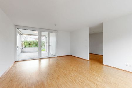 **Spacious ground floor apartment with garden seating area** - Photo 2