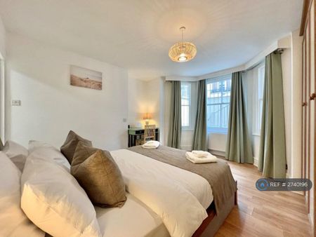 2 bedroom flat to rent - Photo 2