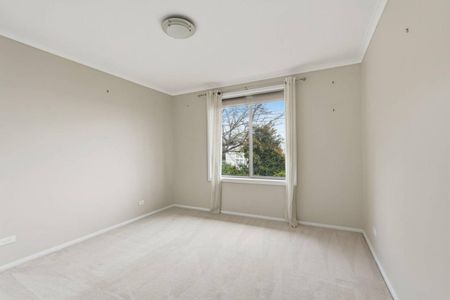 Beautiful 3-Bedroom Home with City & Water Views - Prime Sandy Bay Location - Photo 4