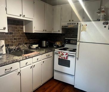 1 CH - 1 SDB - Sherbrooke - $825 /mo - Photo 2