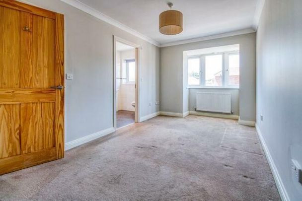 Howards Grove - Photo 1