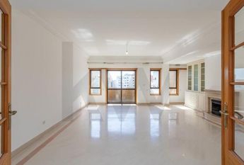 Apartamento T4 em Lisboa