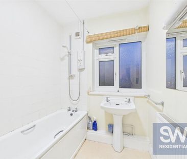 5 bedroom semi-detached house to rent - Photo 4