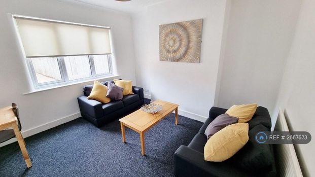 4 bedroom detached house to rent - Photo 1