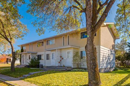 - 2 Bedroom at Bow River Gardens - Photo 4