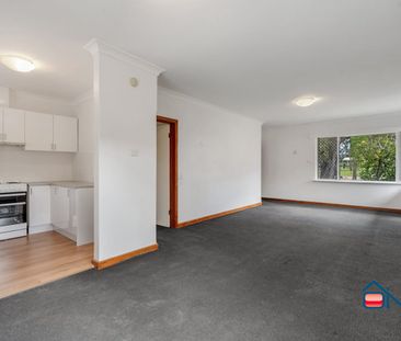 KELMSCOTT - 2x1 - RENOVATED KITCHEN! - Photo 2