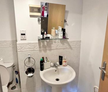 1 bedroom in a flat share to rent - Photo 6