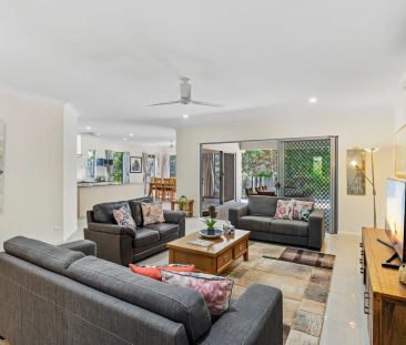 Modern furnished home with pool, steps from Palm Cove Beach - Photo 1