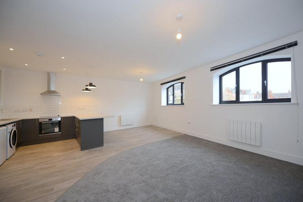 2 bedroom flat to rent - Photo 1