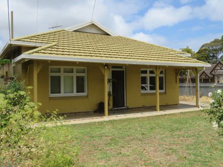 Location&comma; Location&excl;&excl;&excl; on the Outskirts of North Adelaide&excl; - Photo 2