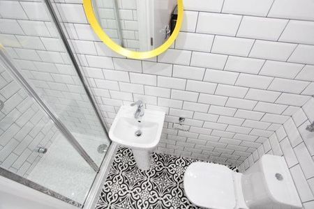 9 bedroom flat to rent - Photo 2