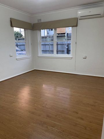 Spacious Home in the heart of Moorabbin - Photo 4