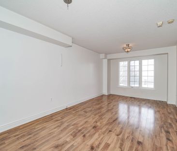 For Lease - 407 Hollandview Trail, Aurora, Ontario - Photo 2