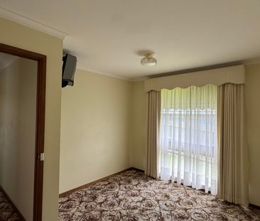 CHARMING 3 BEDROOM HOME - Photo 2