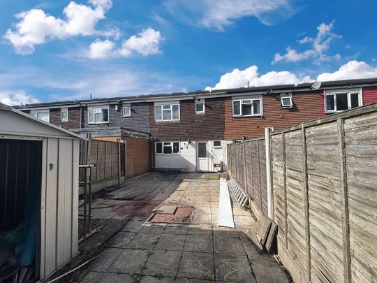 4 bedroom terraced house to rent - Photo 1