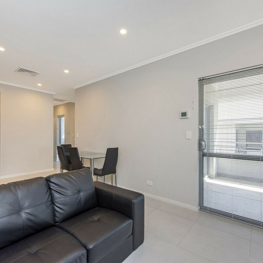 Partly furnished 2 Bedroom Apartment - Photo 1