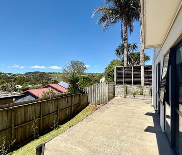 Stunning Modern Two-Storey Home with Mount Views & Bonus Downstairs... - Photo 4