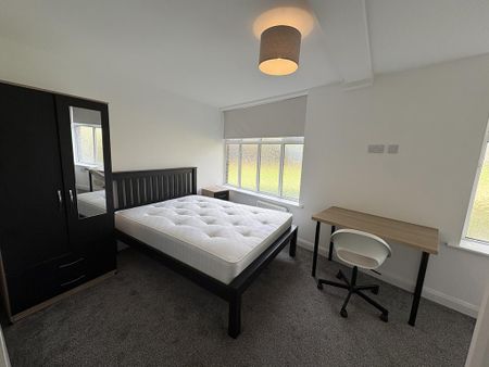 1 bedroom in a house share to rent - Photo 3