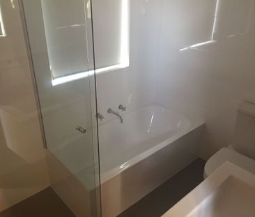 Two Bedroom Townhouse for Rent - Photo 2