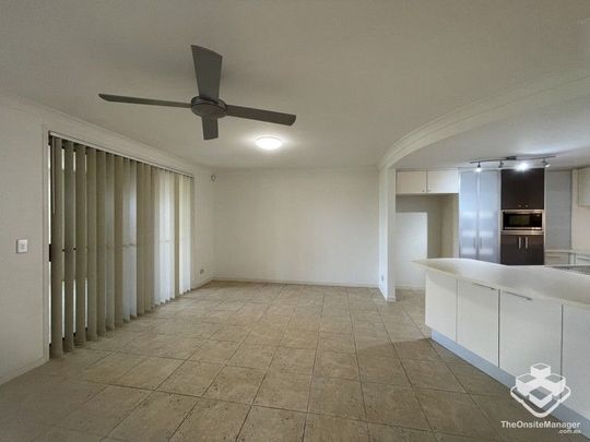 3 Bedroom Villa in Emerald Lakes - Photo 1