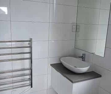 Fully furnished one bedroom Self-contained - Photo 5