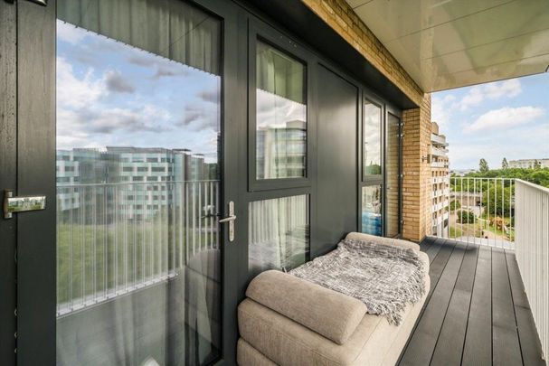 Lakeside Drive, Acton, NW10 - Photo 1