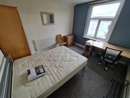 3 bedroom flat to rent - Photo 1